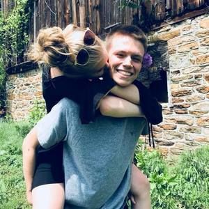 Meet your Posher, Sierra